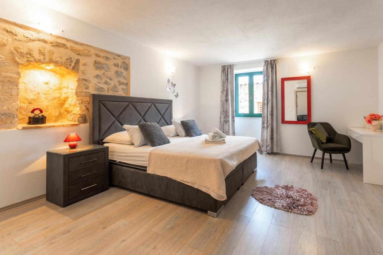 Ante 2 * Hvar Town
