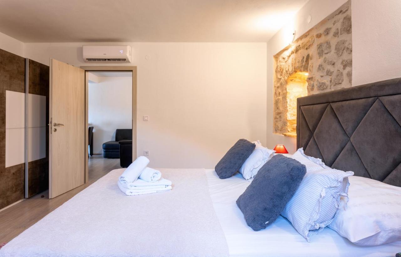 Ante 2 Hvar Town