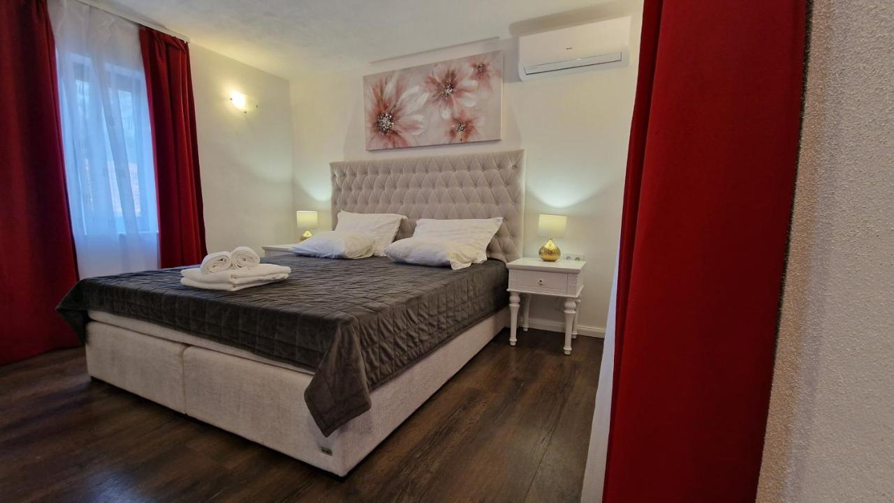 Ante 2 * Hvar Town
