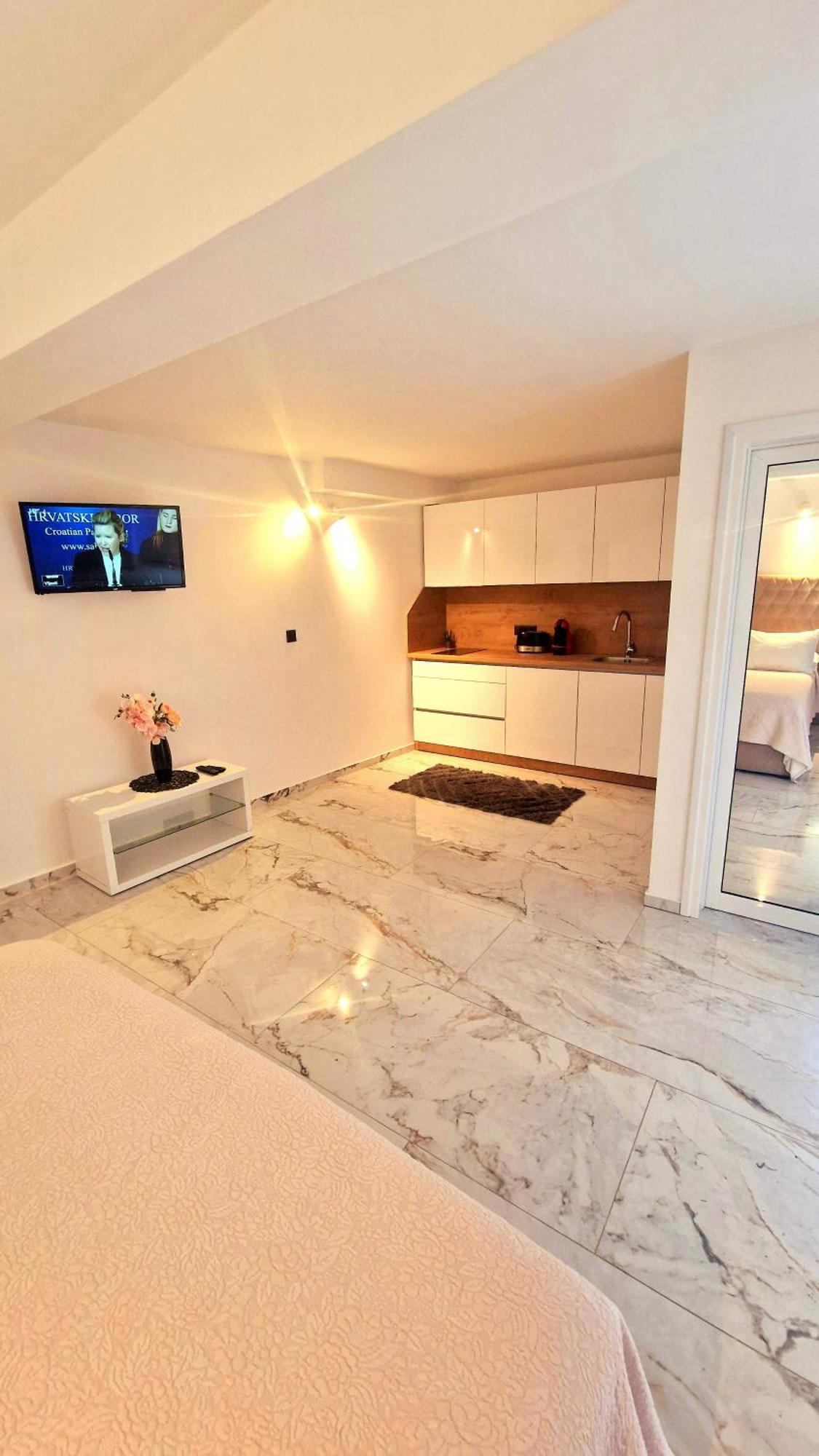 Apartment Ante 2 *